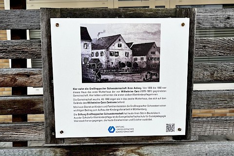 Gedenktafel vor dem Haus Grunbacher Straße 22 in Weinstadt-Großheppach mit der Aufschrift: Hier nahm die Großheppacher Schwesternschaft ihren Anfang. Von 1856 bis 1860 war dieses Haus das erste Mutterhaus der von Wilhelmine Canz (1815-1901) gegründeten Gemeinschaft. Hier lebten und lernten die ersten sieben Kleinkinderpflegerinnen. Die Gemeinschaft wuchs. Ab 1860 zogen sie in das zweite Mutterhaus, das sich auf dem Gelände des Wilhelmine-Canz-Zentrums befand.

Mit ihrem Dienst an Kindern und Familien leisteten die Großheppacher Schwestern einen wichtigen Beitrag zum Aufbau der Kindergartenarbeit in Württemberg.

Die Stiftung Großheppacher Schwesternschaft hat heute ihren Sitz in Beutelsbach. Aus der Schule für Kleinkinderpflege ist die Evangelische Fachschule für Sozialpädagogik Weinstadt hervorgegangen, die heute Erzieherinnen und Erzieher ausbildet.